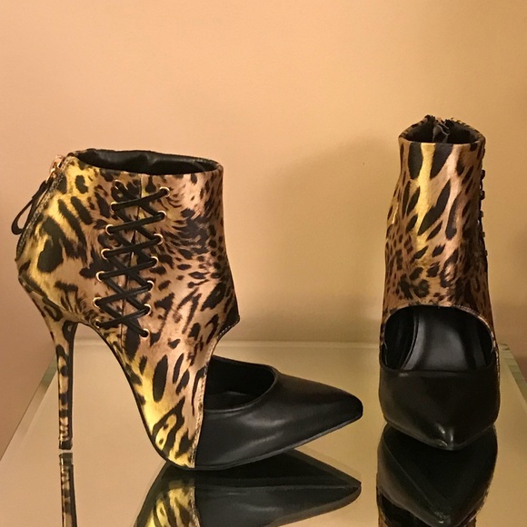 NWOB Leopard print & black pointy toe booties. - Picture 1 of 7